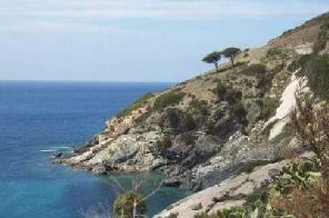 Click the image to view photos taken whilst walking on this 1-day itinerary.